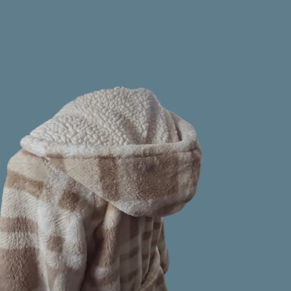 L.L. Bean “Wicked Plush” Hooded Robe - Picture 7 of 9